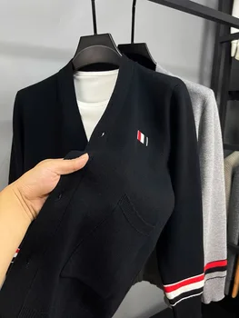 Элитный бренд, изысканный вязаный кардиган с вышивкой, Осень 2023, Новый корейский повседневный вязаный свитер с V-образным вырезом, модное мужское пальто