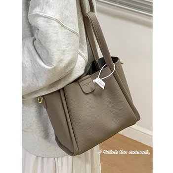 Модная сумка на одно плечо в стиле ретро, женская новинка 2023 года, роскошная дизайнерская сумка, большая вместительная сумка-мешок из искусственной кожи, сумка через плечо.